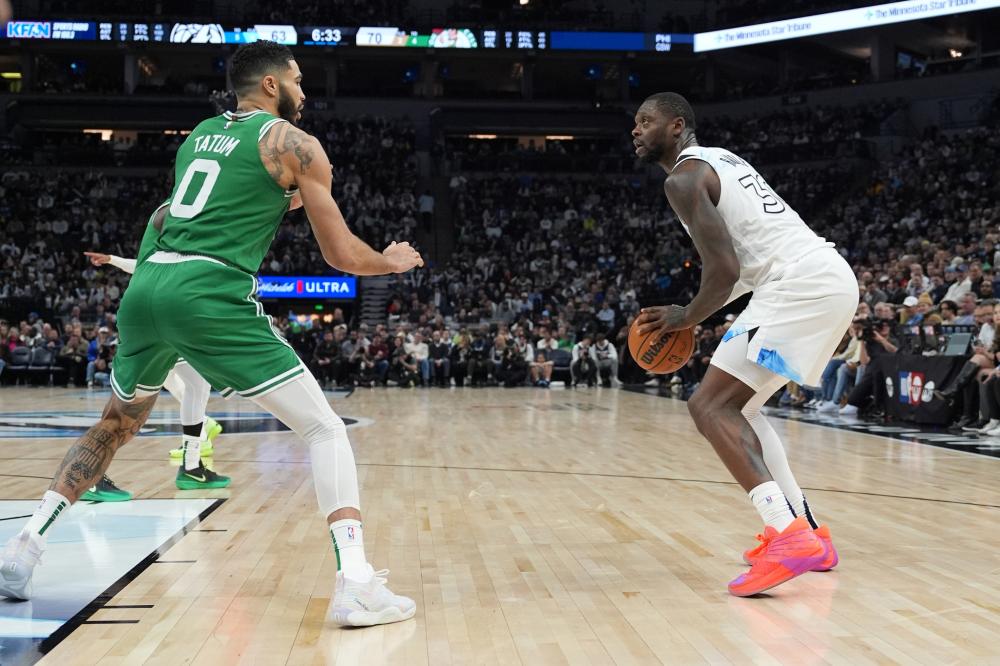 毫不逊色于 毫不逊色于