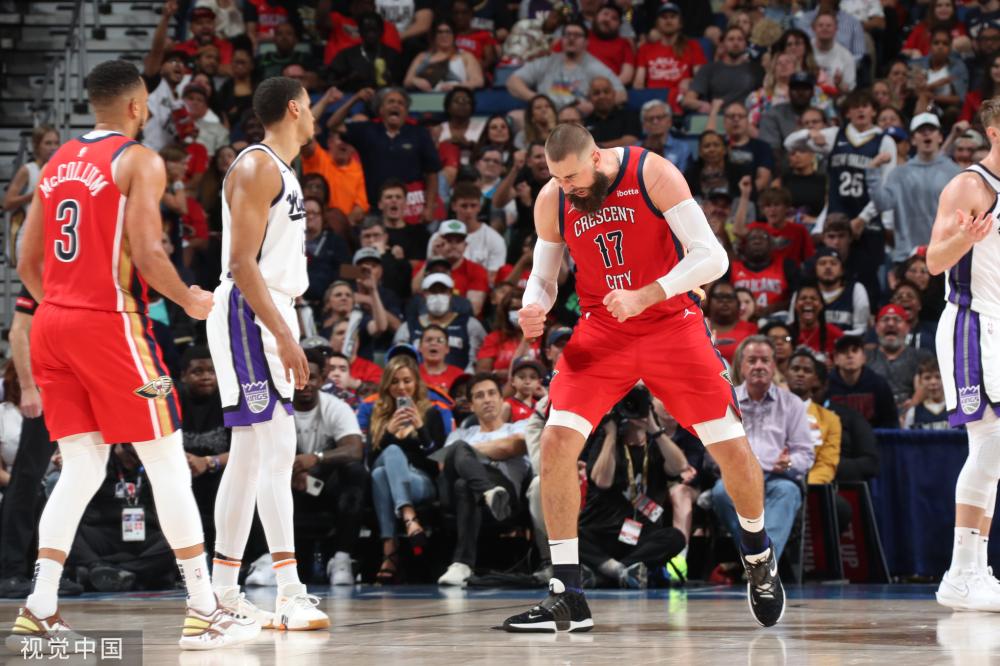 毛球运动中 毛球运动中